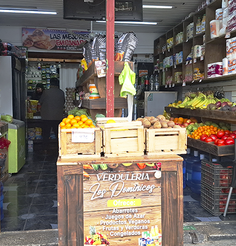 Fachada de Verdulería Los Dominicos en Las Condes - Comercio familiar con 20 años de tradición en el barrio